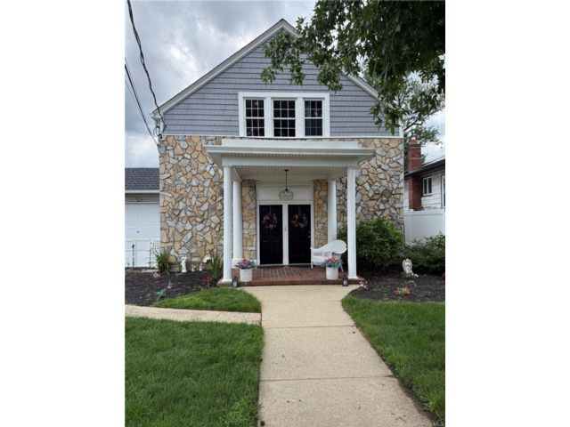  5 BR,  3.00 BTH &nbsp;Colonial style home in Malverne