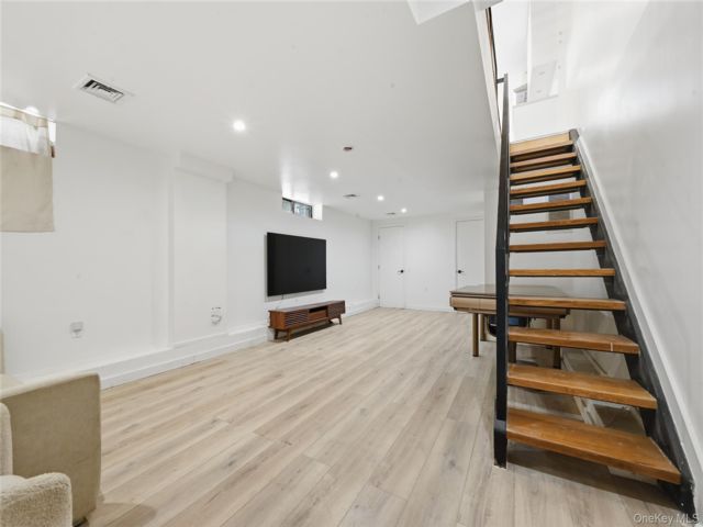 [PHOTO]