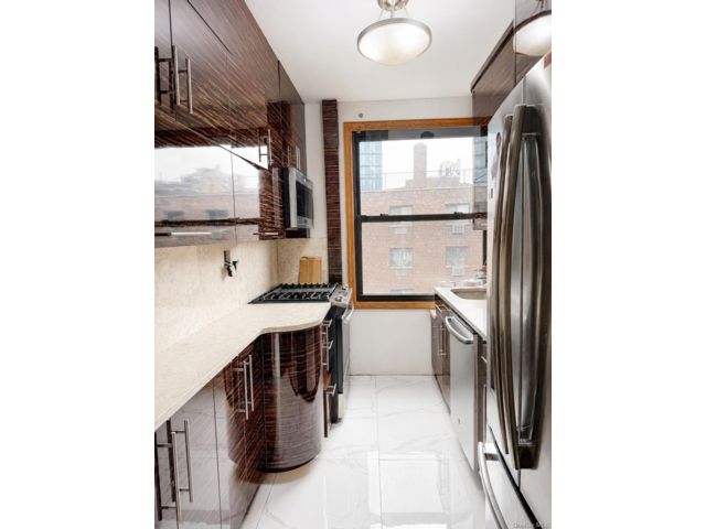  1 BR,  1.00 BTH &nbsp;Other style home in Rego Park