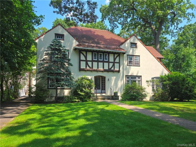  7 BR,  5.00 BTH &nbsp;Craftsman style home in Pelham