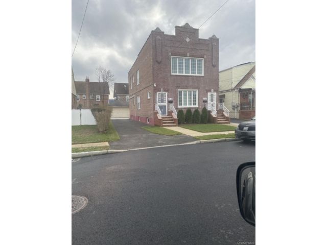  3 BR,  1.00 BTH &nbsp;Colonial style home in Queens Village