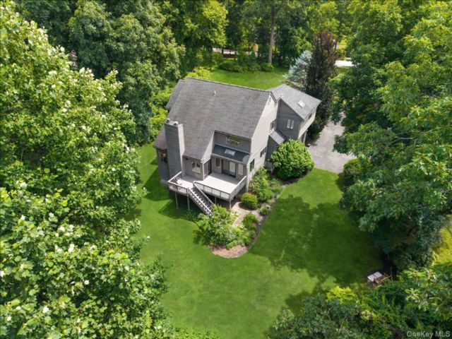  4 BR,  3.00 BTH &nbsp;Colonial style home in Croton-on-hudson