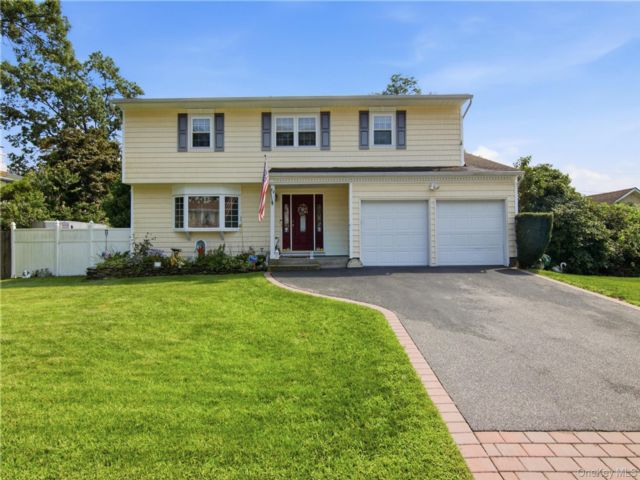  4 BR,  3.00 BTH &nbsp;Colonial style home in Port Jefferson Station