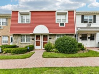  2 BR,  1.00 BTH &nbsp;Other style home in North Babylon