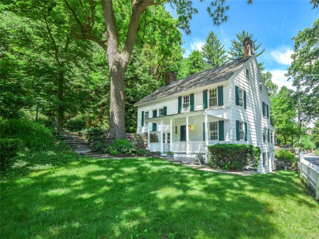  3 BR,  3.00 BTH &nbsp;Victorian style home in Roslyn