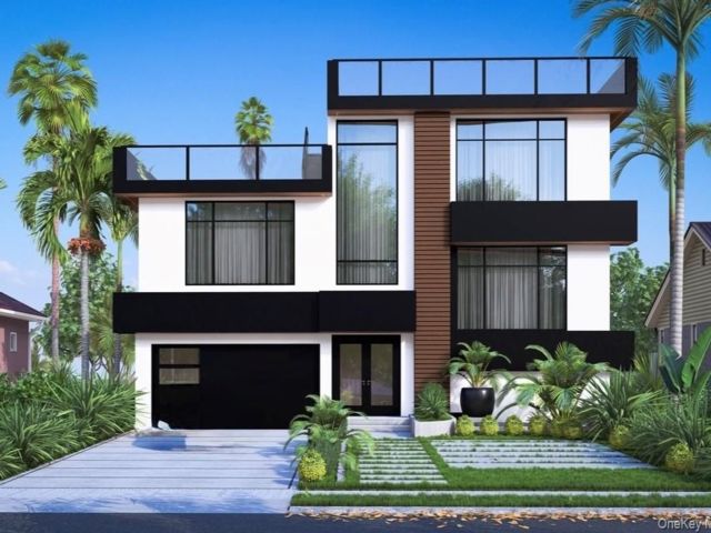  4 BR,  5.00 BTH &nbsp;Split level style home in Oceanside