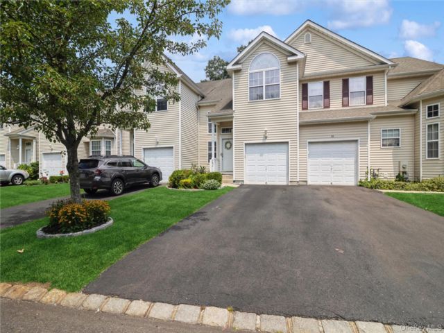  3 BR,  4.00 BTH &nbsp;Condo style home in Medford