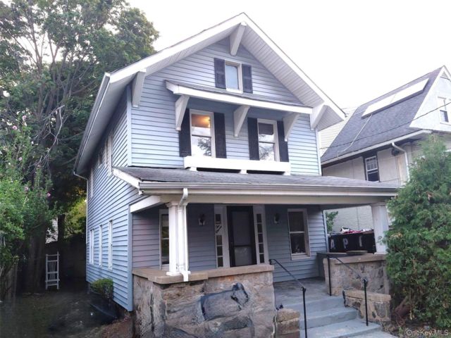  3 BR,  3.00 BTH &nbsp;Colonial style home in Mount Vernon