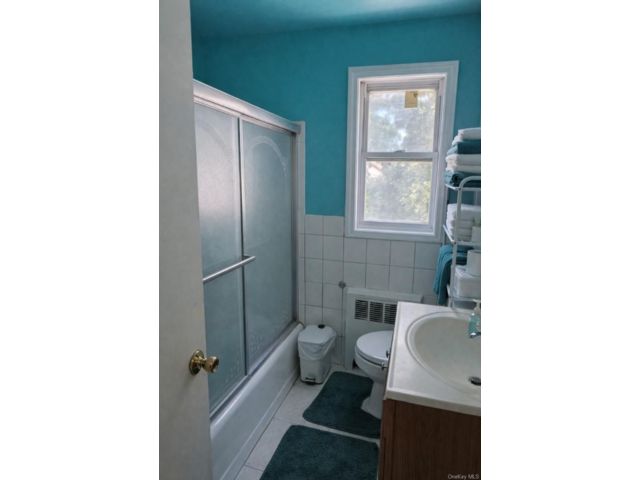  4 BR,  3.00 BTH &nbsp;Cape cod style home in Westbury