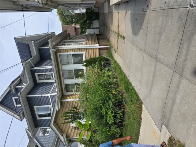 Studio,  0.00 BTH &nbsp;Colonial style home in Woodhaven