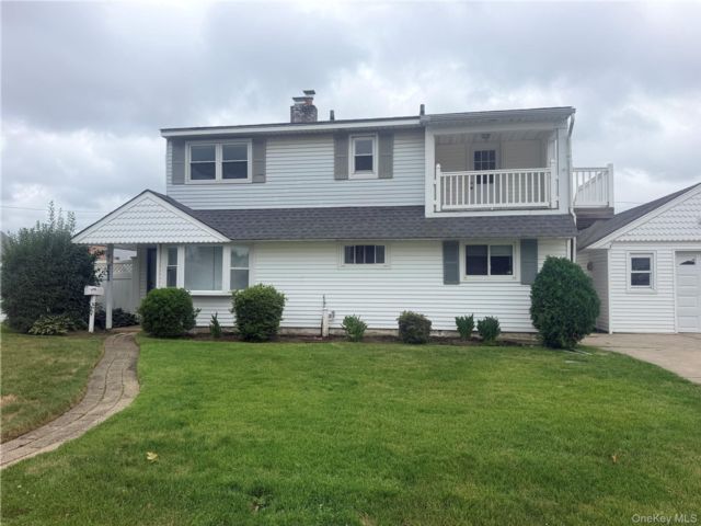  5 BR,  3.00 BTH &nbsp;Cape cod style home in Levittown