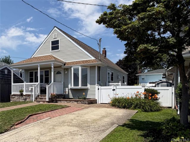  4 BR,  1.00 BTH &nbsp;A-frame style home in Lindenhurst