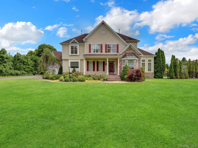  5 BR,  5.00 BTH &nbsp;Colonial style home in Wading River