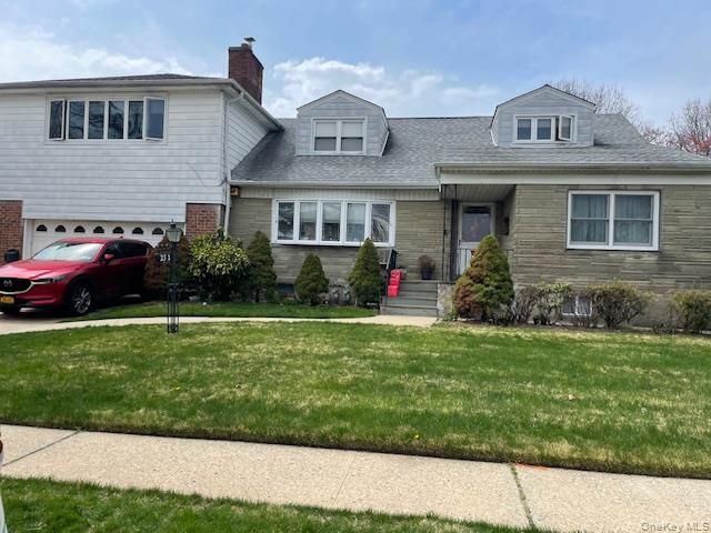  1 BR,  1.00 BTH &nbsp;Cape cod style home in Franklin Square