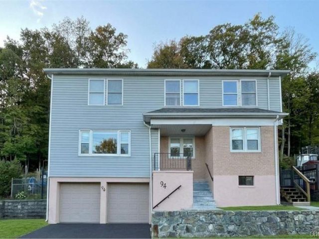  5 BR,  3.00 BTH &nbsp;Colonial style home in Highland Falls