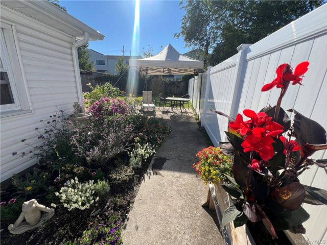  1 BR,  1.00 BTH &nbsp;Cottage style home in Island Park