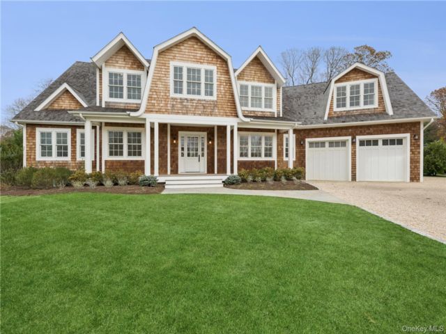  5 BR,  6.00 BTH &nbsp;Colonial style home in Southold