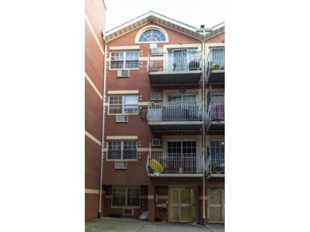 [Woodside Real Estate, listing number 7319329]