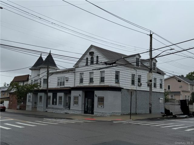 Studio,  0.00 BTH &nbsp;Commercial style home in Whitestone