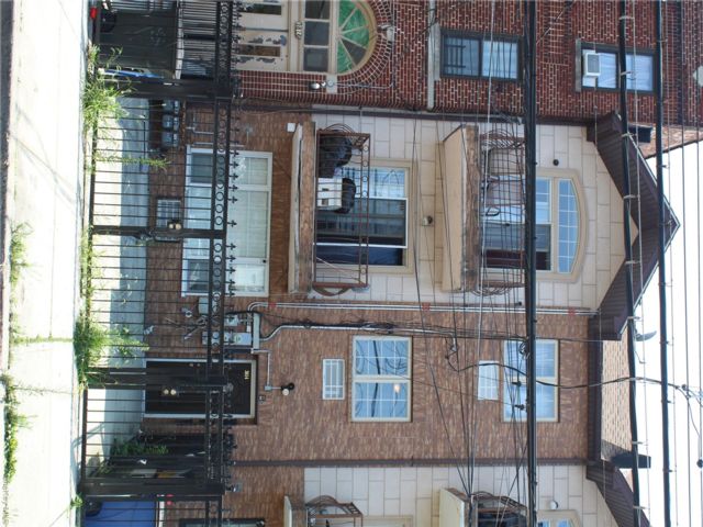  8 BR,  5.00 BTH &nbsp;House style home in Mosholu