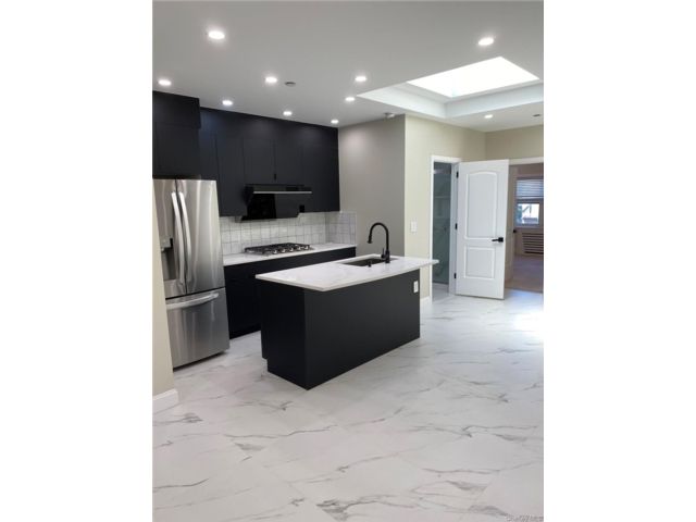  3 BR,  2.00 BTH &nbsp;Modern style home in Flushing