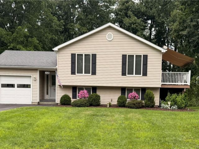 3 BR,  2.00 BTH &nbsp;Raised ranch style home in Montgomery