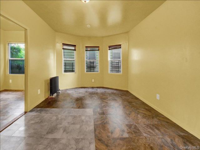  4 BR,  1.00 BTH &nbsp;Other style home in Yonkers