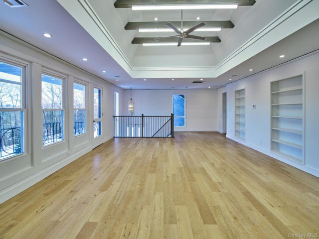  6 BR,  6.00 BTH &nbsp;Contemporary style home in Spring Valley