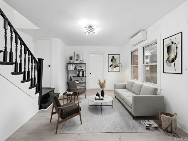  3 BR,  2.00 BTH &nbsp;Colonial style home in Yonkers
