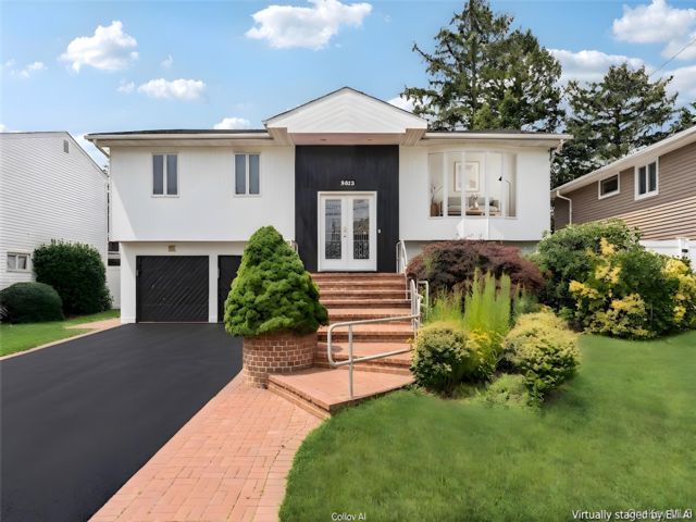  5 BR,  3.00 BTH &nbsp;Hi ranch style home in Merrick