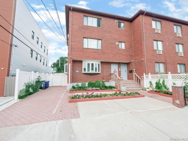 [Bayside Real Estate, listing number 7319519]