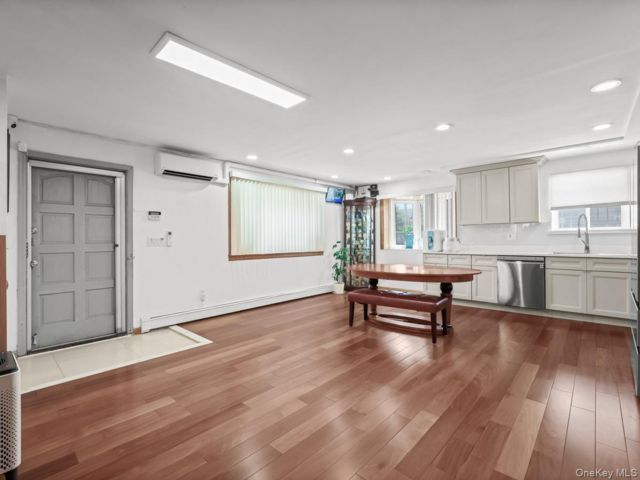 [PHOTO]