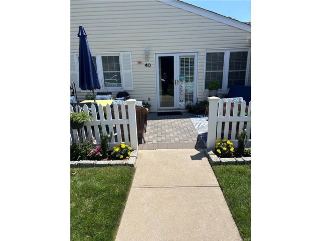  2 BR,  2.00 BTH &nbsp;Other style home in Sayville