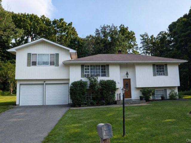 3 BR,  2.00 BTH &nbsp;Raised ranch style home in Monroe