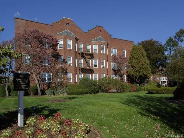  2 BR,  2.00 BTH &nbsp;Other style home in Garden City