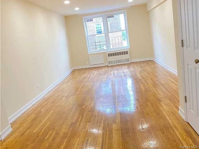  1 BR,  1.00 BTH &nbsp;Other style home in Elmhurst