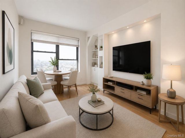  1 BR,  1.00 BTH &nbsp;Mid rise style home in Rego Park