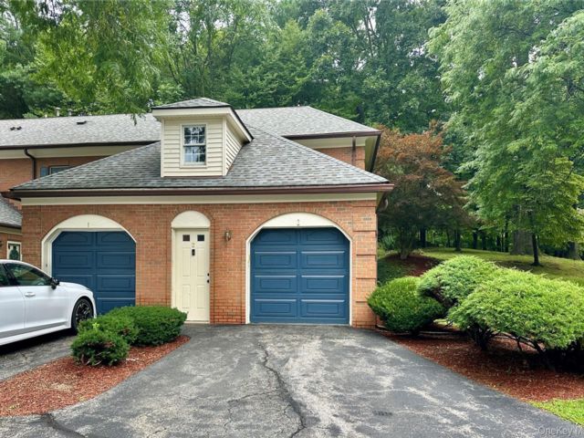  2 BR,  2.00 BTH &nbsp;Garden style home in Newburgh