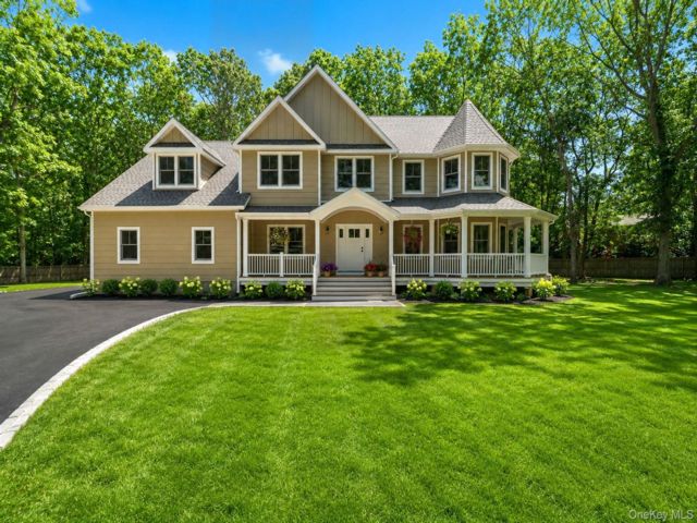  5 BR,  5.00 BTH &nbsp;Colonial style home in Shoreham