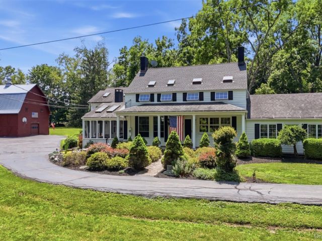  4 BR,  5.00 BTH &nbsp;Colonial style home in Middletown