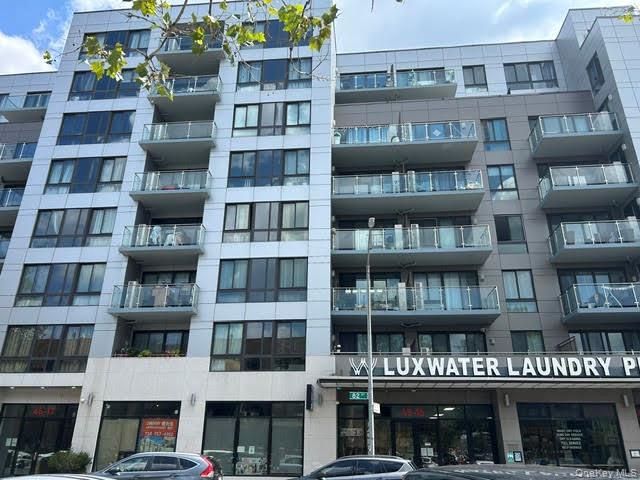  2 BR,  2.00 BTH &nbsp;Modern style home in Elmhurst