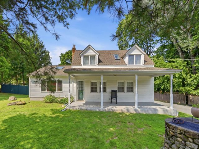  3 BR,  2.00 BTH &nbsp;Cape cod style home in Blauvelt