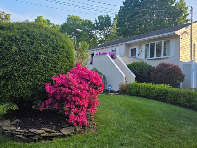  4 BR,  2.00 BTH &nbsp;Ranch style home in Shirley