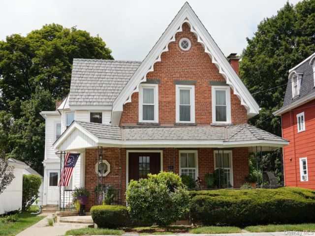  5 BR,  4.00 BTH &nbsp;Victorian style home in Port Jervis