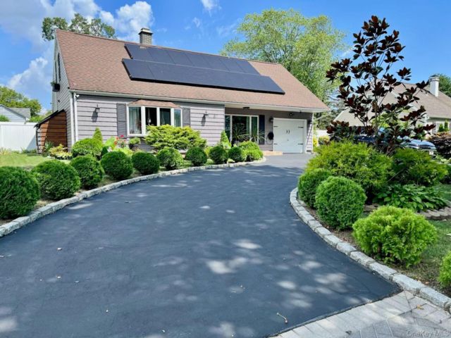  4 BR,  2.00 BTH &nbsp;Exp cape style home in Medford