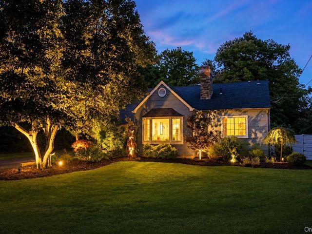  6 BR,  4.00 BTH &nbsp;Cape cod style home in West Nyack