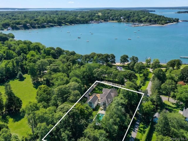  6 BR,  9.00 BTH &nbsp;Traditional style home in Dering Harbor