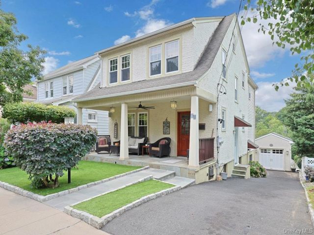  4 BR,  3.00 BTH &nbsp;Colonial style home in Sleepy Hollow