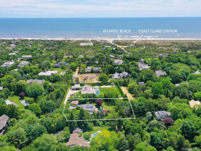  4 BR,  4.00 BTH &nbsp;Contemporary style home in Amagansett