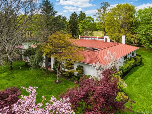  6 BR,  6.00 BTH &nbsp;Mediterranean style home in Old Brookville